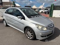 Usata Mercedes B200 Premium 135 CV (99 kW) 2013 Grigio Monovolume