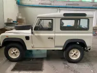 Usata Land Rover Defender 68 CV (50 kW) 1989 Bianco SUV