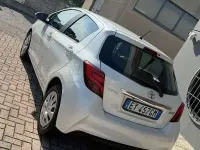 Usata Toyota Yaris Style 90 CV (66 kW) 2014 Bianco Utilitaria