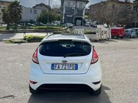 Usata Ford Fiesta 125 CV (91 kW) 2015 Bianco Utilitaria