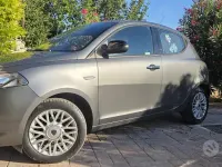 Usata Lancia Ypsilon 69 CV (50 kW) 2015 Grigio Utilitaria