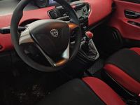 Usata Lancia Ypsilon Gold 69 CV (50 kW) 2012 Giallo Utilitaria