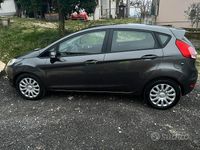 Usata Ford Fiesta 75 CV (55 kW) 2016 Grigio Berlina