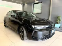 Usata Opel Astra Elegance 131 CV (96 kW) 2024 Nero Utilitaria