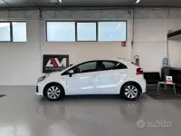 Usata Kia Rio Active 75 CV (55 kW) 2015 Bianco Berlina