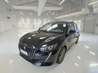 Usata Peugeot 208 Active 101 CV (74 kW) 2022 Nero Utilitaria