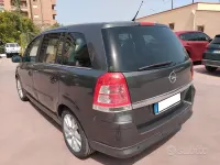 Usata Opel Zafira 125 CV (91 kW) 2012 Nero Monovolume