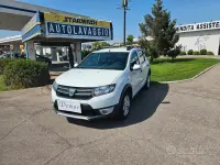 Usata Dacia Sandero Lauréate 90 CV (66 kW) 2015 Bianco Berlina