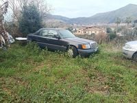Usata Mercedes E200 122 CV (89 kW) 1990 Nero Berlina