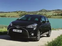 Usata Toyota Yaris Hybrid Active 101 CV (74 kW) 2016 Bianco Berlina