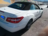 Usata Mercedes E220 170 CV (125 kW) 2011 Bianco Cabrio