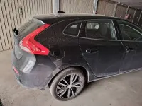 Usata Volvo V40 120 CV (88 kW) 2016 Nero Berlina