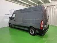 Usata Renault Master 150 CV (110 kW) 2023 Grigio Monovolume