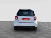Usata Smart ForTwo Coupé Passion 41 kW (56 CV) 2022 White con tridion white Utilitaria