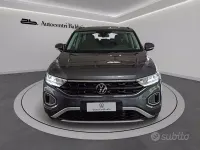 Usata VW T-Roc Life 150 CV (110 kW) 2023 Grigio SUV