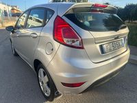 Usata Ford Fiesta 95 CV (69 kW) 2015 Grigio Utilitaria