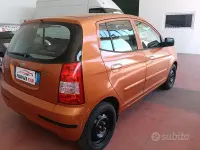 Usata Kia Picanto 61 CV (44 kW) 2005 Arancione Utilitaria