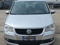 Usata VW Touran 140 CV (102 kW) 2010 Grigio Monovolume
