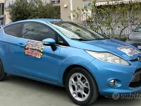 Usata Ford Fiesta 70 CV (51 kW) 2012 Blu Berlina
