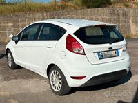 Usata Ford Fiesta 80 CV (58 kW) 2014 Bianco Utilitaria