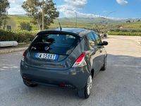 Usata Lancia Ypsilon 95 CV (69 kW) 2014 Grigio Utilitaria