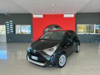 Usata Toyota Aygo Connect Style 72 CV (52 kW) 2019 Nero Utilitaria