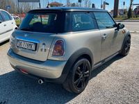 Usata Mini Cooper D 109 CV (80 kW) 2007 Oro Utilitaria