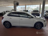 Usata VW Polo Life 95 CV (69 kW) 2023 Bianco Utilitaria