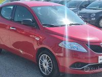 Usata Lancia Ypsilon Silver 69 CV (50 kW) 2017 Rosso Utilitaria
