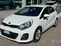 Usata Kia Rio Active 75 CV (55 kW) 2017 Bianco Berlina