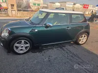 Usata Mini Cooper 109 CV (80 kW) 2010 Verde Utilitaria
