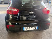 Usado Kia Rio 84 CV (61 kW) 2017 Negro Berlina