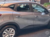 Usata Renault Captur 101 CV (74 kW) 2023 Grigio SUV