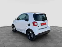 Usata Smart ForTwo Coupé Passion 41 kW (56 CV) 2022 White con tridion white Utilitaria