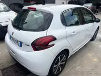 Usata Peugeot 208 Allure 82 CV (60 kW) 2016 Bianco Utilitaria