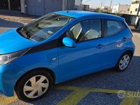 Usata Toyota Aygo X-play 69 CV (50 kW) 2015 Blu Utilitaria