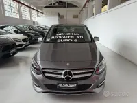 Usata Mercedes B180 122 CV (89 kW) 2015 Grigio Utilitaria