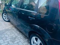 Usata Ford Fiesta 68 CV (50 kW) 2004 Nero Utilitaria