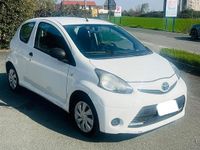 Begagnad Toyota Aygo Connect Style 68 HK (50 kW) 2013 Vit Halvkombi