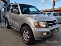 Usata Mitsubishi Pajero 160 CV (117 kW) 2002 Grigio SUV