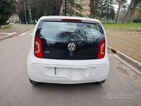 Begagnad VW up! 60 HK (44 kW) 2015 Vit Halvkombi
