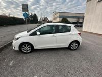 Usata Toyota Yaris 90 CV (66 kW) 2012 Bianco Utilitaria