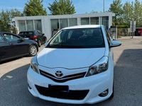 Usata Toyota Yaris Active 69 CV (50 kW) 2014 Bianco Utilitaria