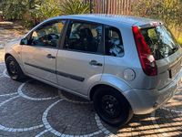 Usata Ford Fiesta 2004 Grigio Berlina