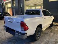 Usata Toyota HiLux Lounge 150 CV (110 kW) 2021 Bianco Pick-up