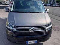 Usata VW Caravelle 150 CV (110 kW) 2023 Grigio Furgone