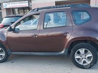 Usata Dacia Duster Lauréate 90 CV (66 kW) 2016 Marrone Station wagon