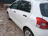 Usata Toyota Yaris 65 CV (47 kW) 2010 Bianco Berlina