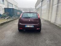 Usata Fiat Punto Lounge 69 CV (50 kW) 2014 Rosso Utilitaria
