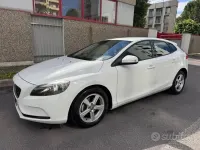 Usata Volvo V40 116 CV (85 kW) 2014 Bianco Berlina
